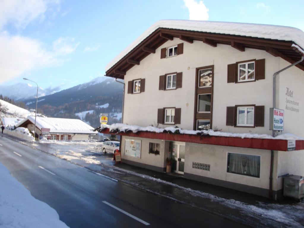 Hotel Old-Jnn Saas im Prattigau Ngoại thất bức ảnh