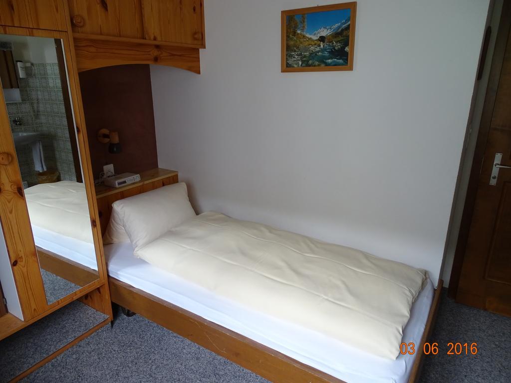 Hotel Old-Jnn Saas im Prattigau Phòng bức ảnh
