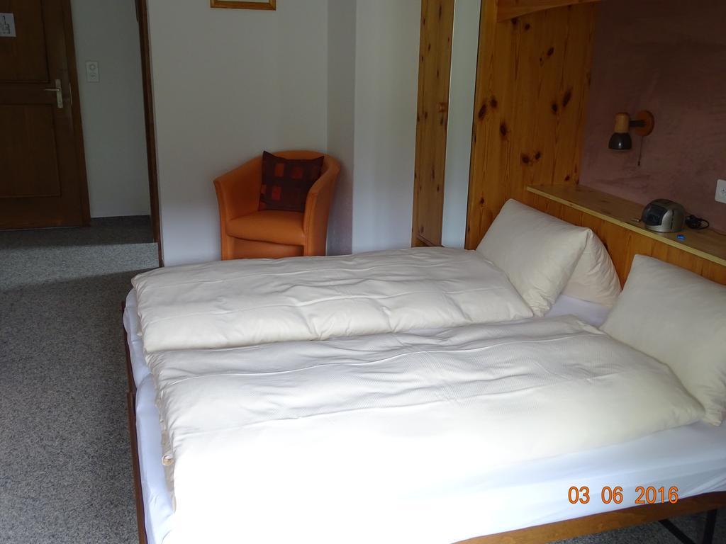 Hotel Old-Jnn Saas im Prattigau Phòng bức ảnh