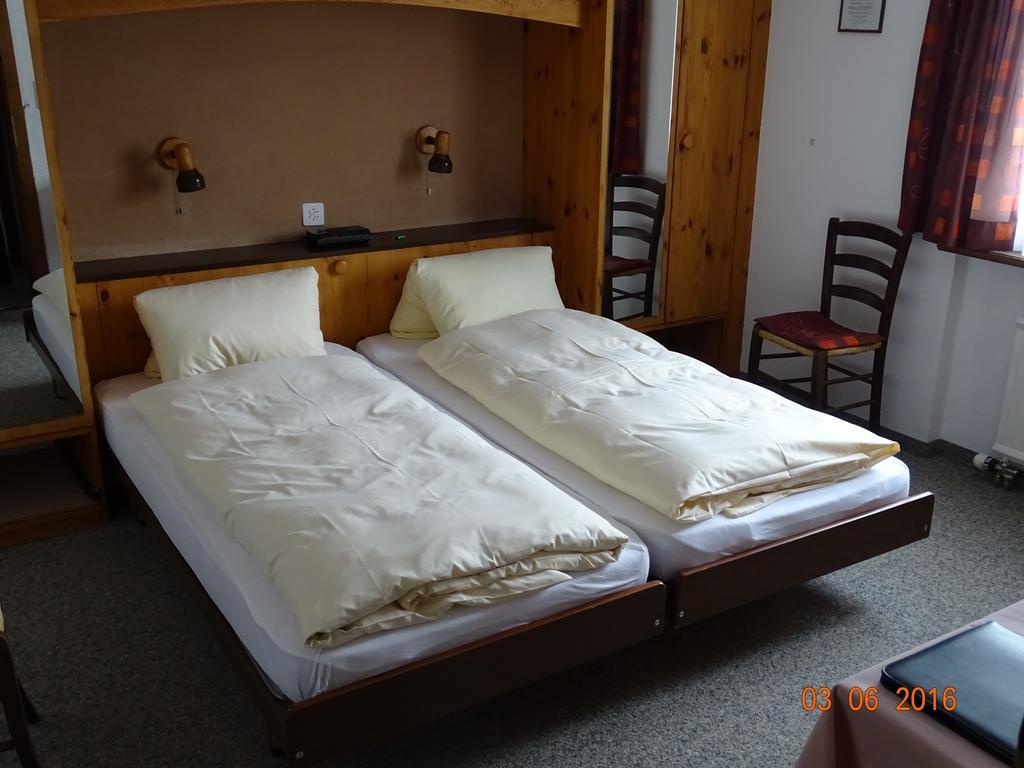 Hotel Old-Jnn Saas im Prattigau Phòng bức ảnh